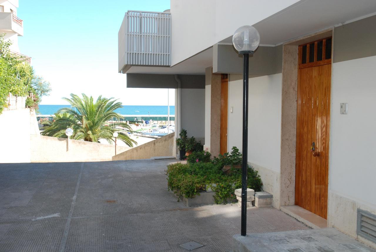 B&B La Baia Sea Rooms 比谢列 外观 照片