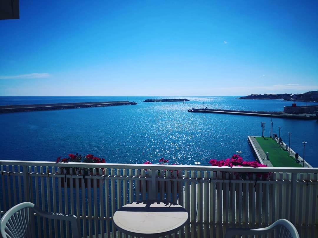 B&B La Baia Sea Rooms 比谢列 外观 照片